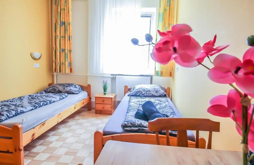 Economic 2sb In Lively Area * Wien